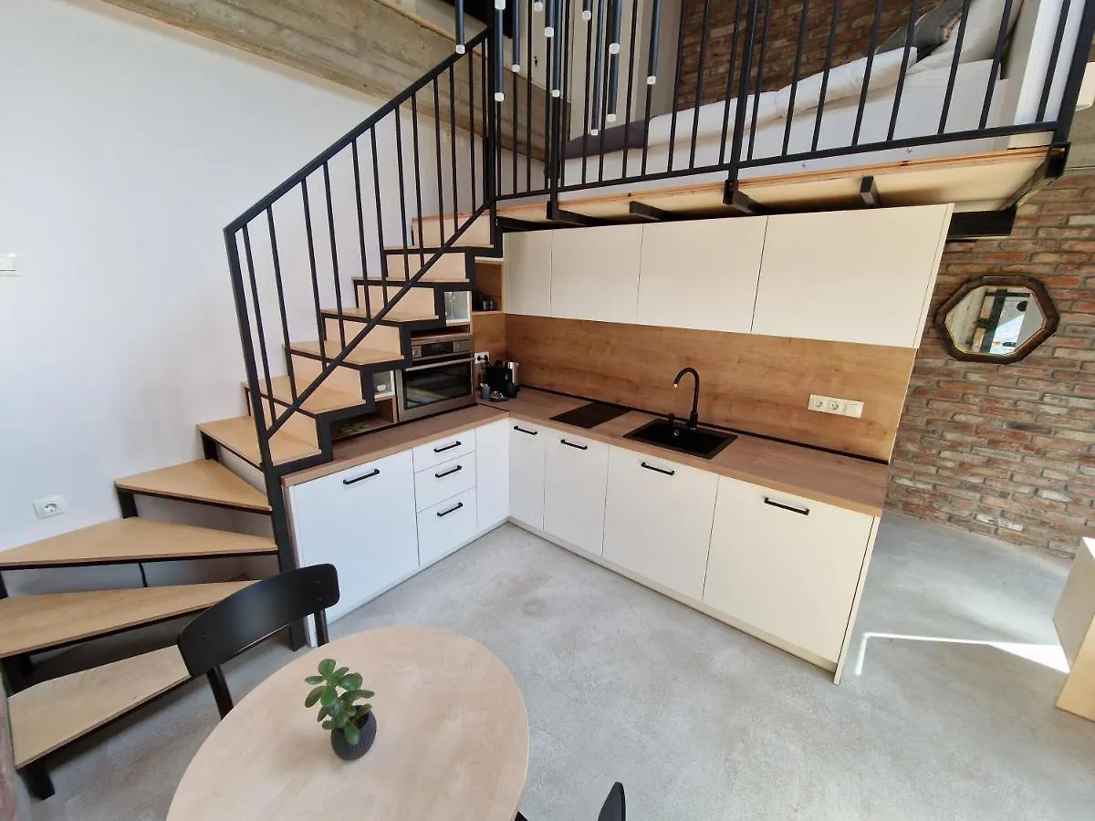 וארנה Studio 27