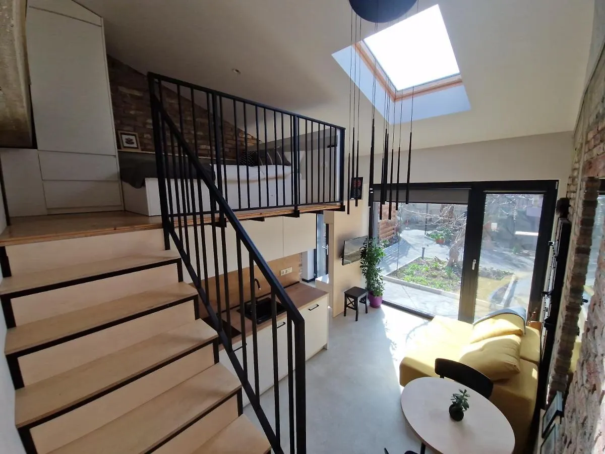 דירה וארנה Studio 27