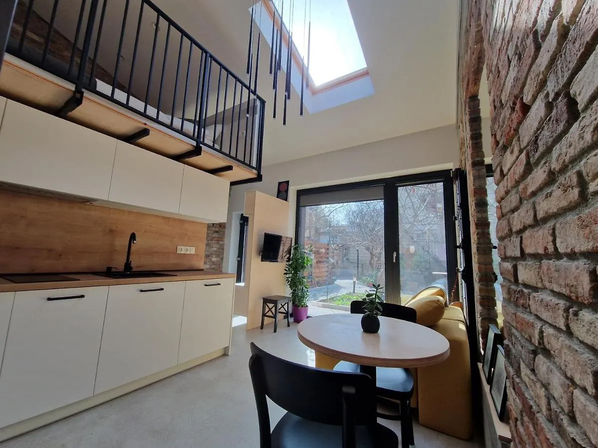 וארנה Studio 27