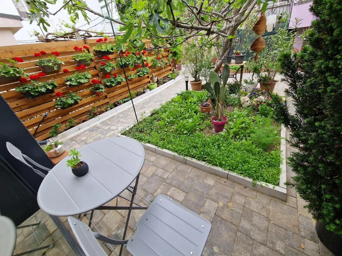 דירה וארנה Studio 27