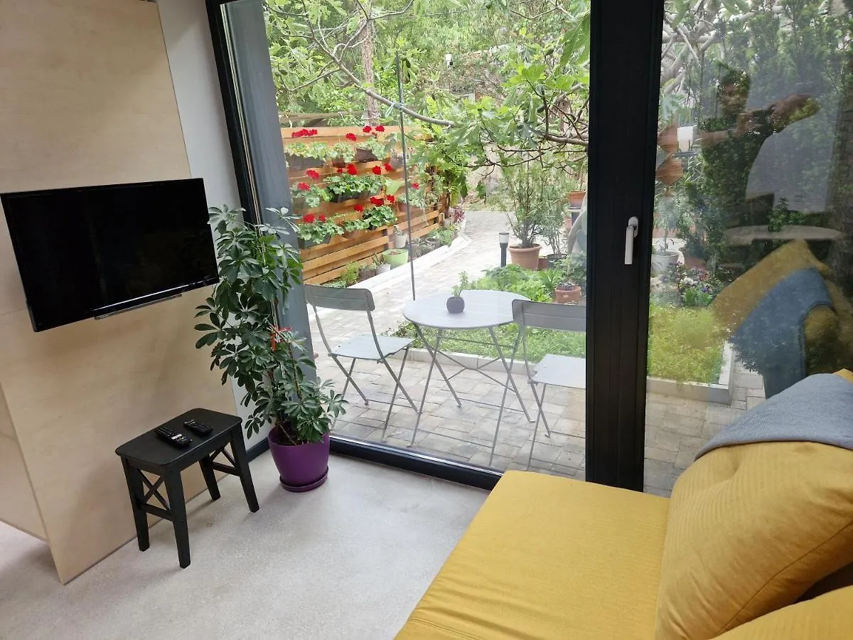 וארנה Studio 27 0*,